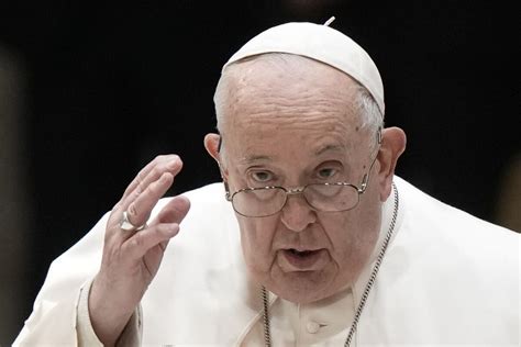 El papa Francisco pide al personal del Vaticano evitar “posiciones ideológicas rígidas”